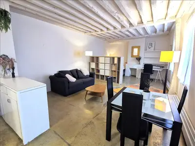 un appartement à Paris
