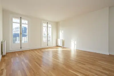 un appartement à Paris