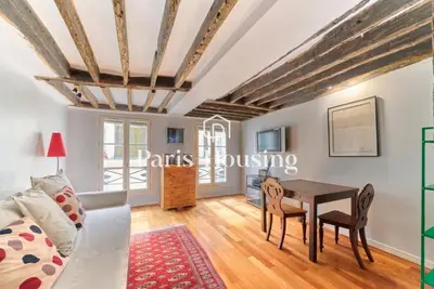 un appartement à Paris