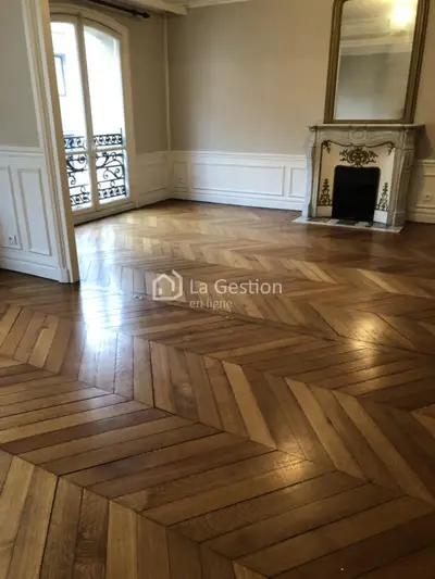 un appartement à Paris
