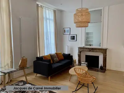 un appartement à Paris