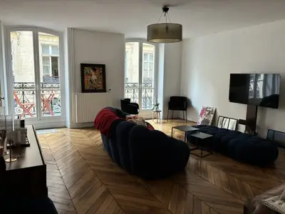 un appartement à Paris