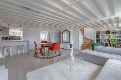 un appartement à Paris