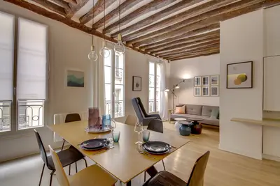 un appartement à Paris