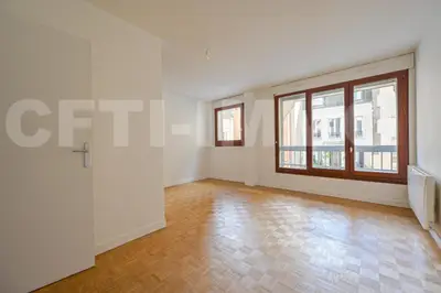un appartement à Paris