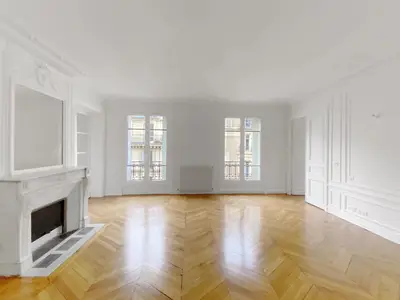 un appartement à Paris
