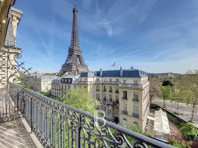 un appartement à Paris
