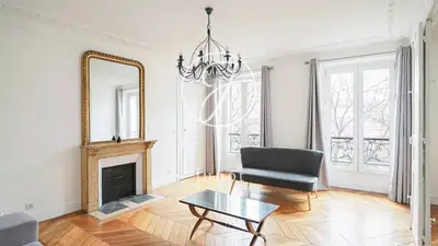 un appartement à Paris