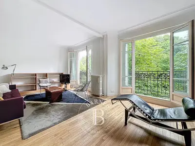 un appartement à Paris