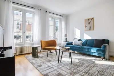 un appartement à Paris