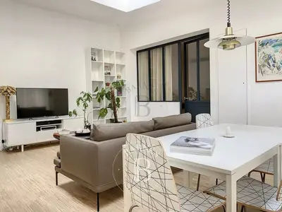 un appartement à Paris