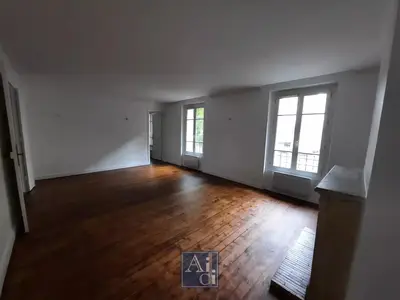un appartement à Paris