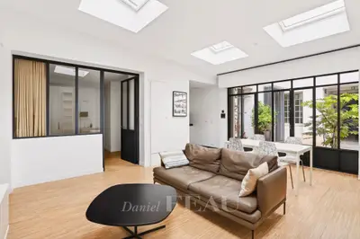 un appartement à Paris