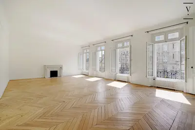 un appartement à Paris