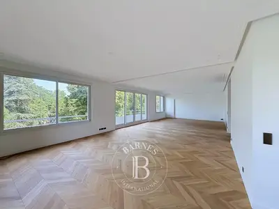 un appartement à Paris