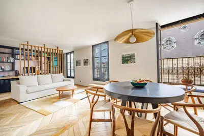 un appartement à Paris