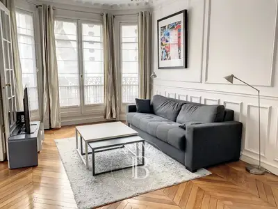 un appartement à Paris