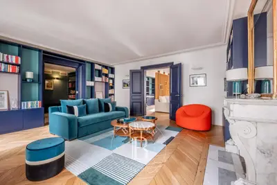 un appartement à Paris