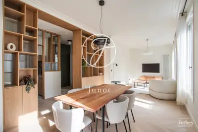 un appartement à Paris
