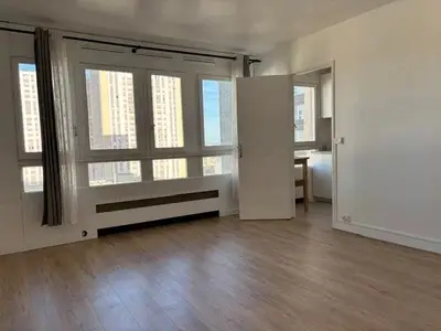 un appartement à Paris