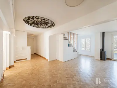 un appartement à Paris