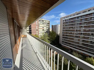 un appartement à Paris