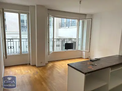 un appartement à Paris
