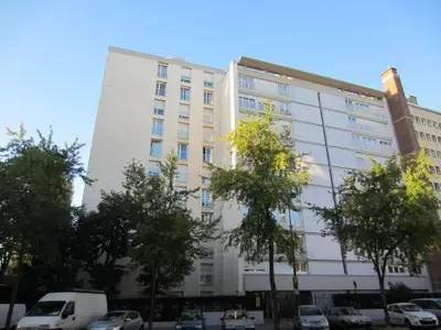 un appartement à Paris