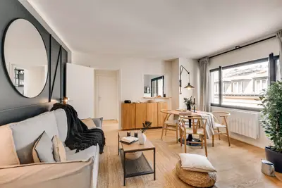 un appartement à Paris