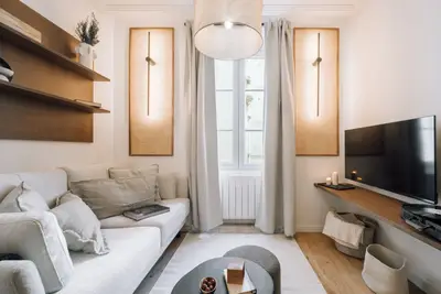 un appartement à Paris