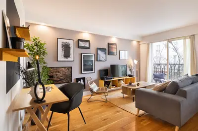 un appartement à Paris