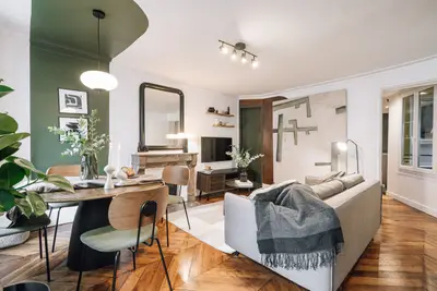 un appartement à Paris