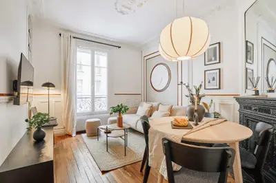 un appartement à Paris