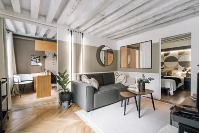 un appartement à Paris