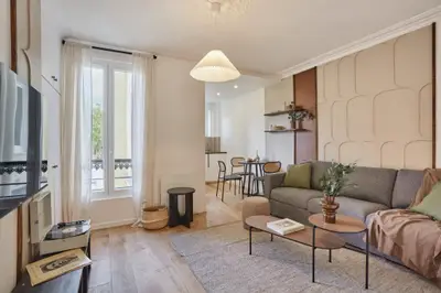 un appartement à Paris