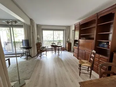 un appartement à Paris
