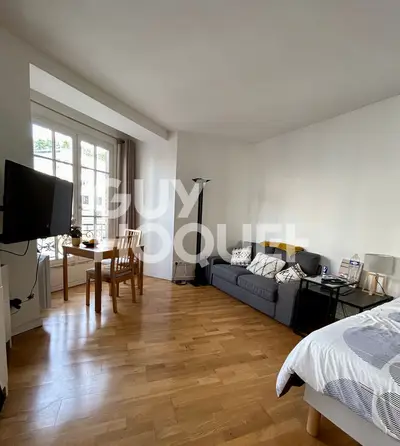 un appartement à Paris