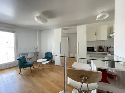 un appartement à Paris