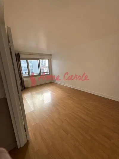 un appartement à Paris