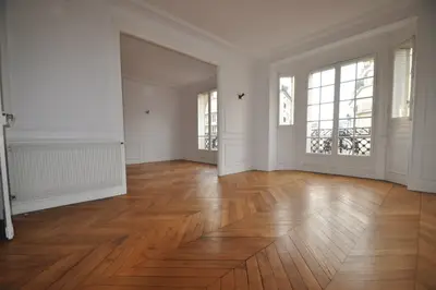 un appartement à Paris