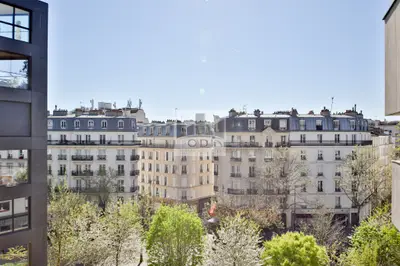 un appartement à Paris