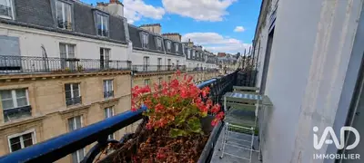 un appartement à Paris
