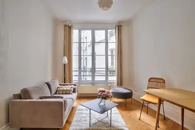 un appartement à Paris