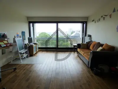 un appartement à Paris