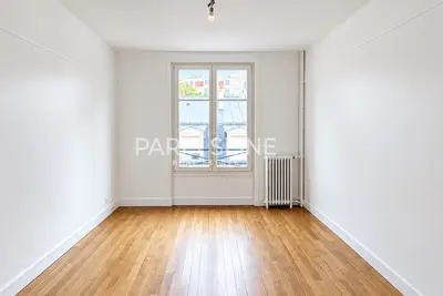 un appartement à Paris