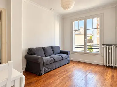 un appartement à Paris