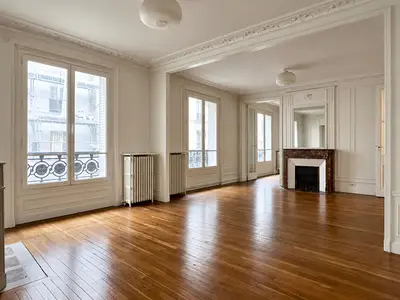 un appartement à Paris