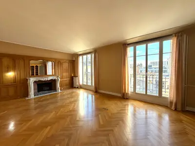 un appartement à Paris