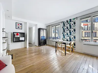un appartement à Paris