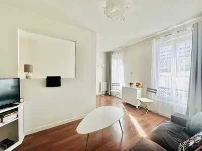 un appartement à Paris